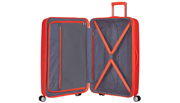 Interior organisation with extra zipped apron pocket 