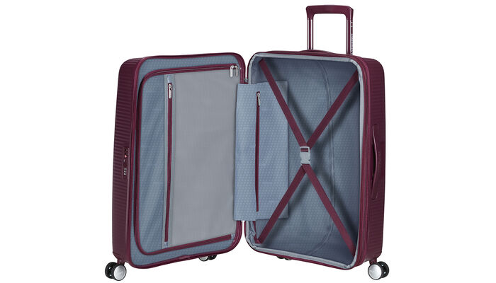 Interior organisation with extra zipped apron pocket 