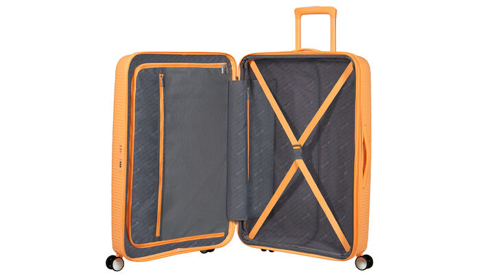 Interior organisation with extra zipped apron pocket 