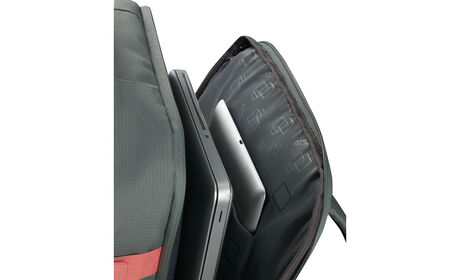 Laptop compartment 15.6"