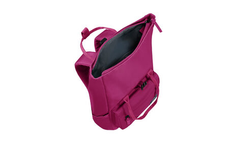 Large main compartment