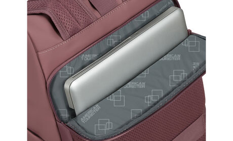Laptop compartment 15.6"