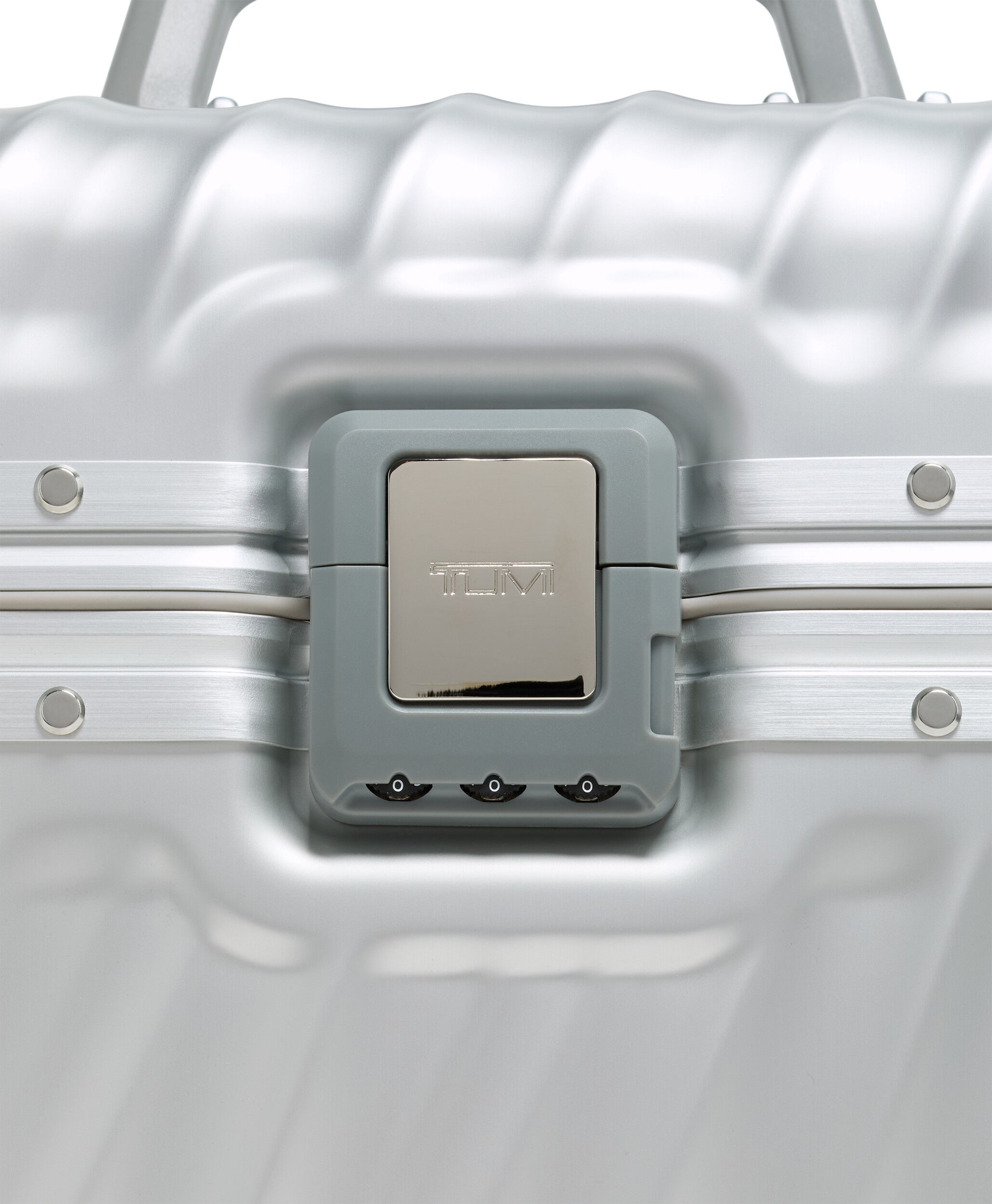 19 Degree Aluminium Train case