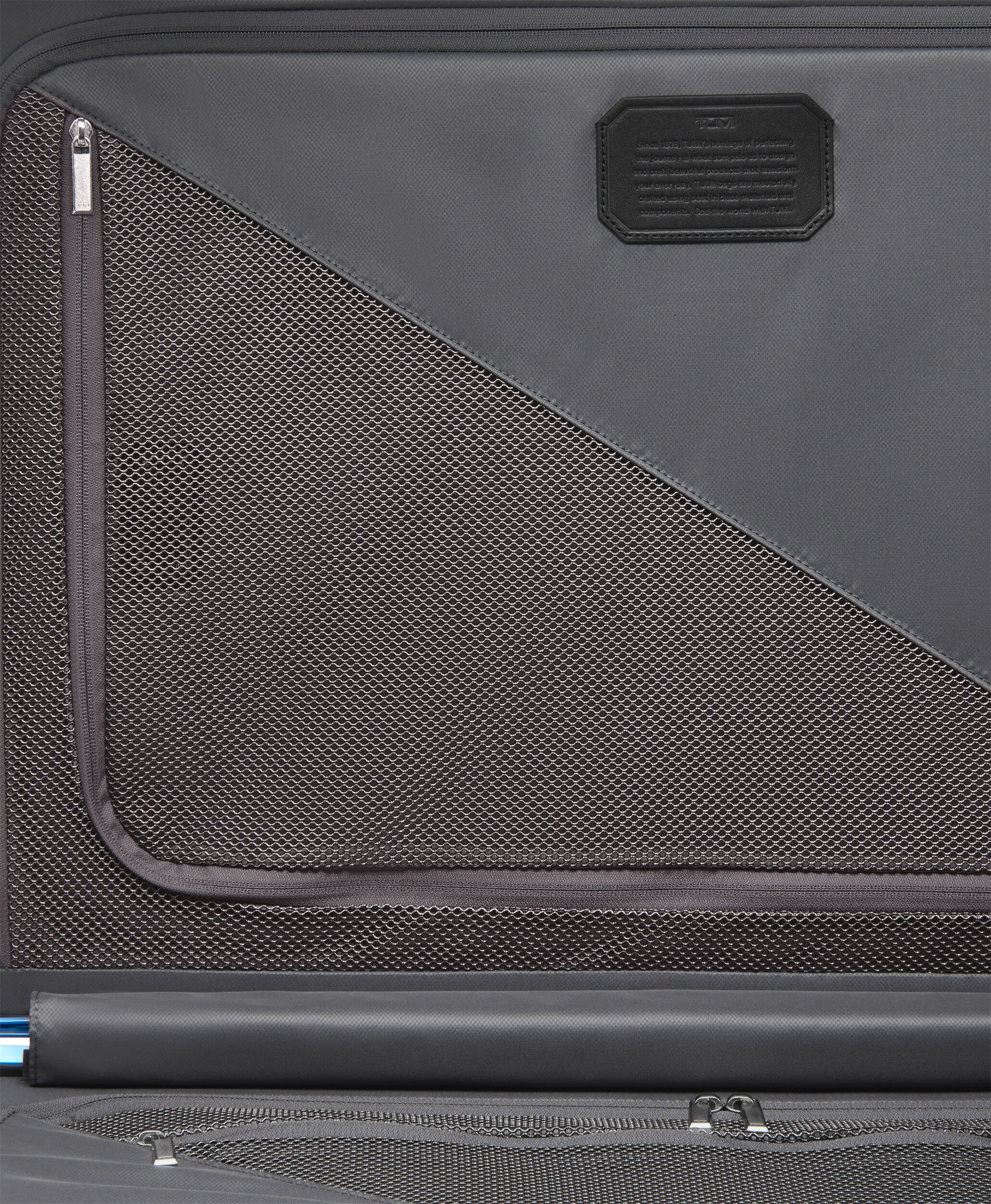 19 Degree Aluminium Checked Luggage 77.5 cm