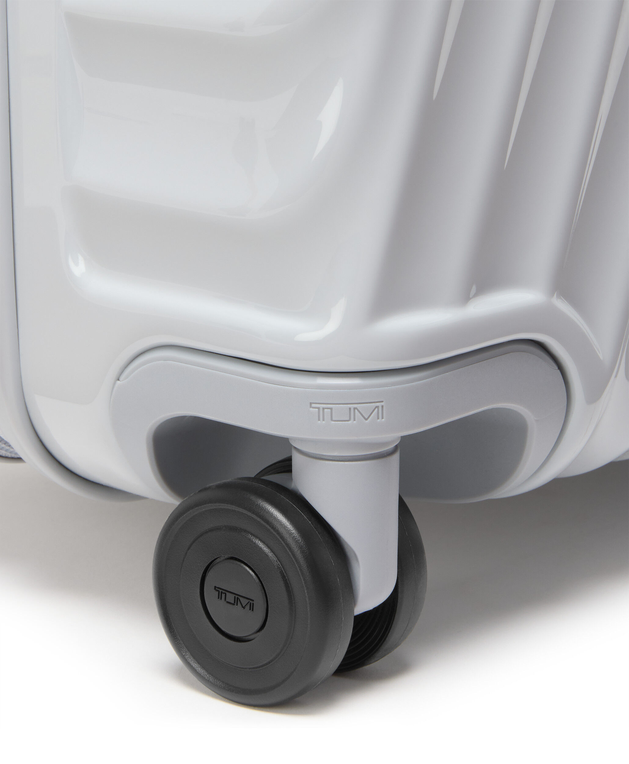 19 DEGREE Spinner Expandable (4 wheels) 76cm